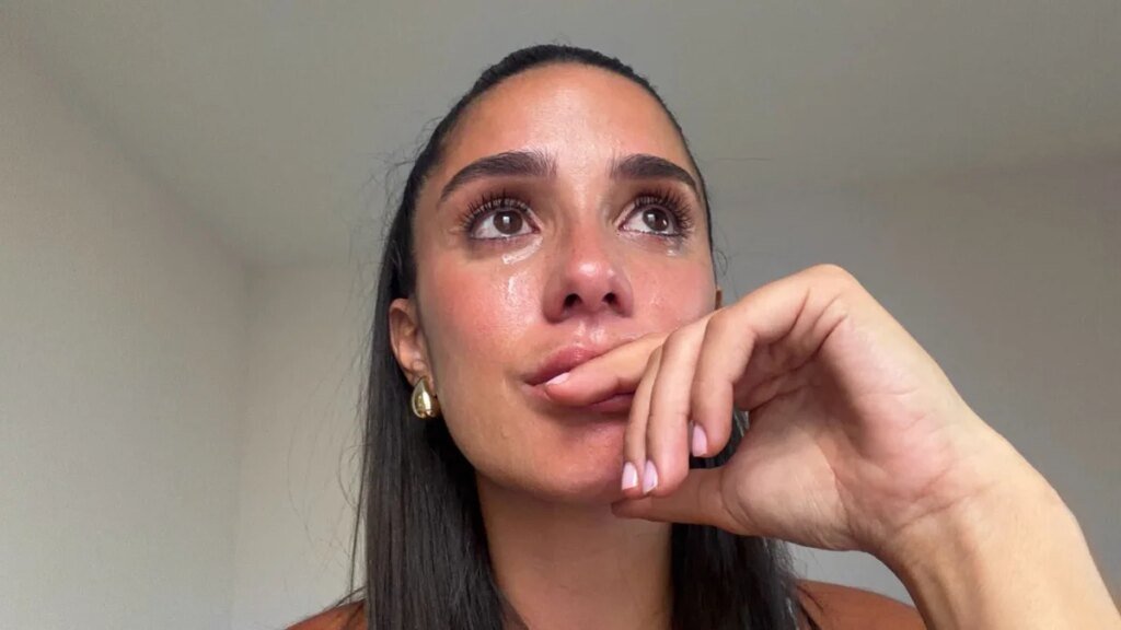 Claudia Martínez se derrumba en su primer paseo con su hija Valentina: “Me he sentido muy mala madre”