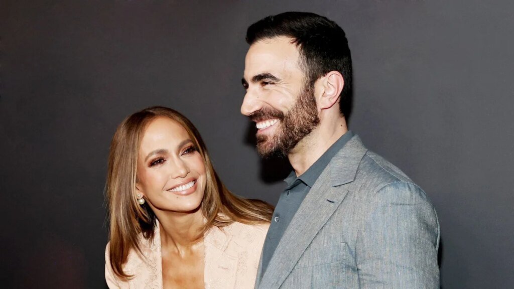 El “romance informal” de Jennifer Lopez y Brett Goldstein: las pistas que han salido a la luz