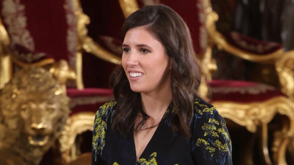 De Teresa Urquijo y su vestido oriental a Ana Rosa Quintana que arriesga con ‘animal print’: los looks de las invitadas al besamanos del Palacio Real por el Día de la Hispanidad