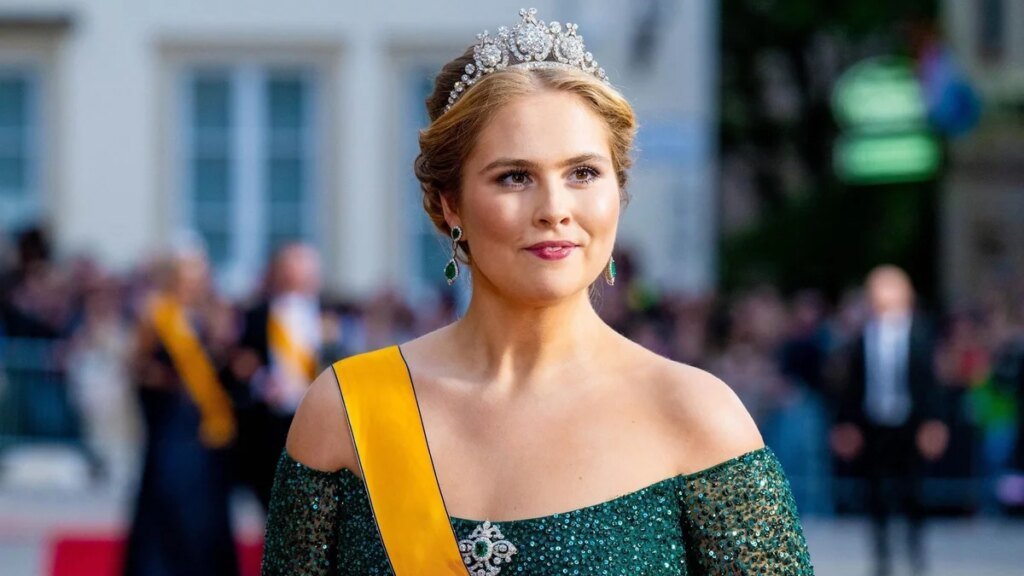 Amalia de Holanda y Elisabeth de Bélgica, las dos futuras reinas que deslumbraron en Luxemburgo hace 1 año: sus vestidos y tiaras, al detalle