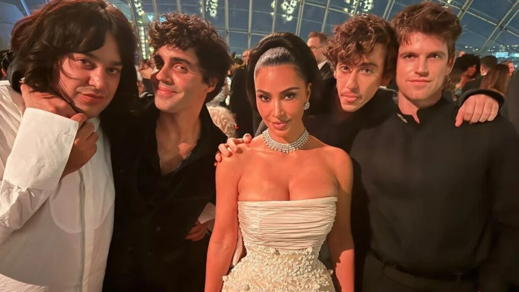 Los Javis y sus compañeros de ‘La bola negra’ se codean con las grandes estrellas de Hollywood en la fiesta más glamurosa