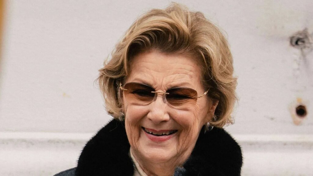 La reina Sonia se reinventa tras la muerte del rey Harald en una impactante imagen