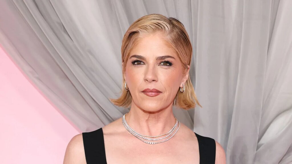 Selma Blair estaba luchando emocionalmente horas antes del presunto altercado violento en el avión: esto es lo que dijo