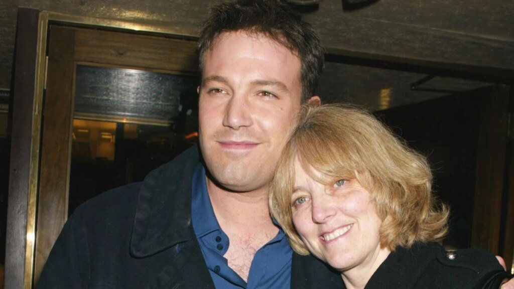 Ben Affleck rompe su silencio sobre la reciente muerte de sus padres y comparte emotivas palabras sobre su mamá