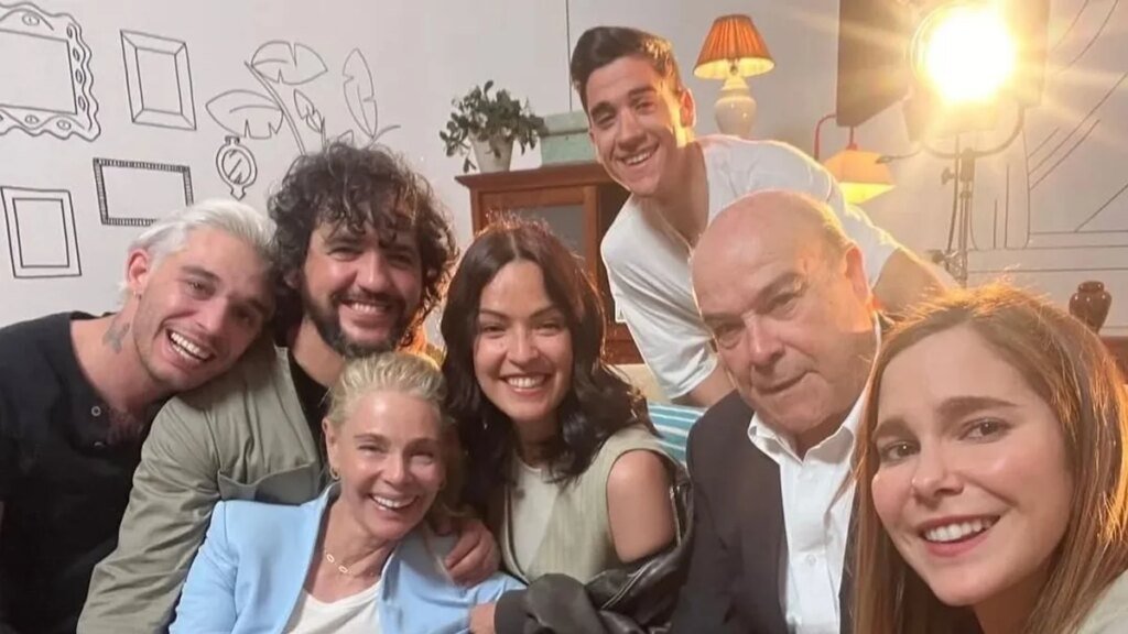 Fran Perea desvela el nombre del chat secreto de ‘Los Serrano’ y advierte sobre los mensajes de Antonio Resines