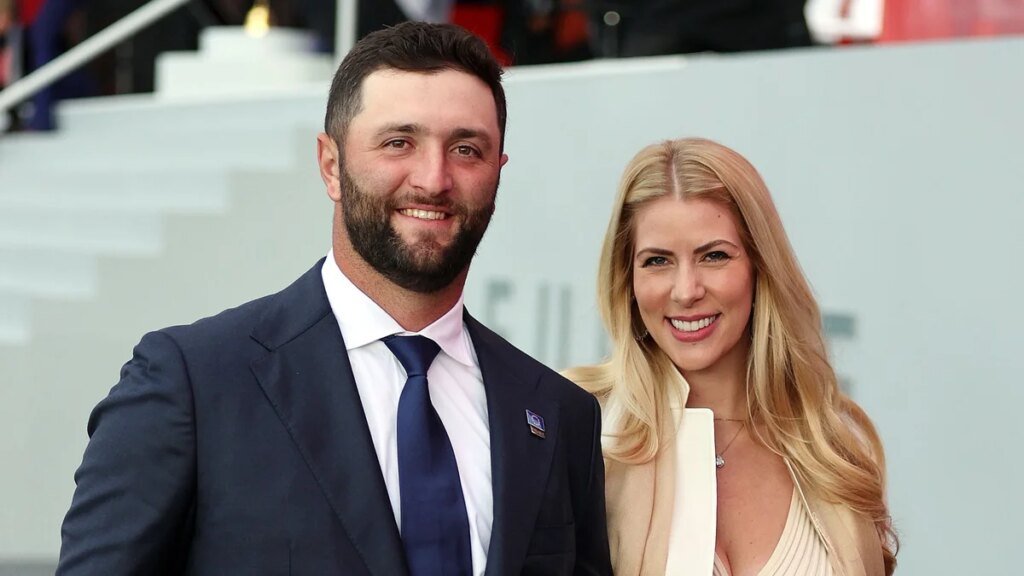 Jon Rahm y Kelley Cahill presentan a su 4 hijo, nacida en EE.UU., una niña de nombre vasco por la tierra de su orgullo padre