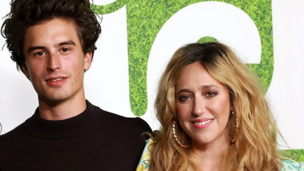 Peter Dager y Mariana Treviño son sinceros sobre su vínculo ‘Stick’ mientras se lanza el tráiler de la temporada 2