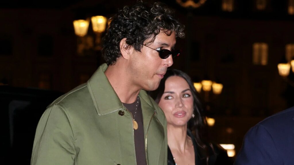 Ana de Armas presenta oficialmente en París a su nuevo amor, el músico venezolano Beto Montenegro