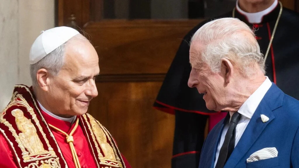El rey Carlos envía al Papa León XIV una carta privada tras el diagnóstico de cáncer del pontífice