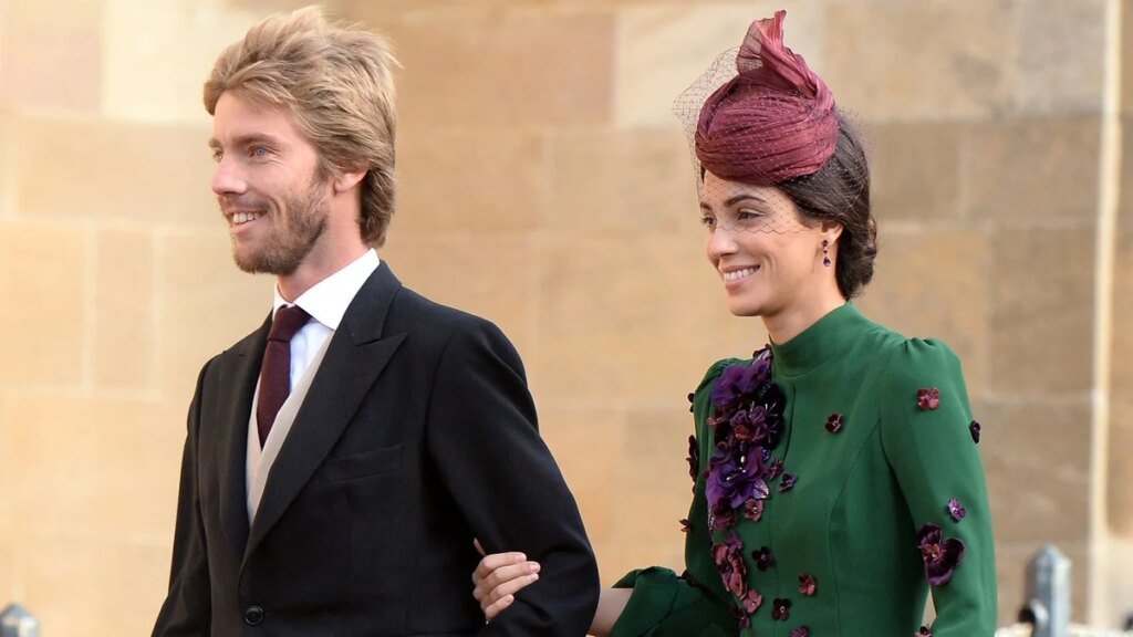 Recordamos el look de Sassa de Osma en la boda de Eugenia de York: “Se adelantó a la tendencia con el tocado que ahora llevan las invitadas más elegantes”
