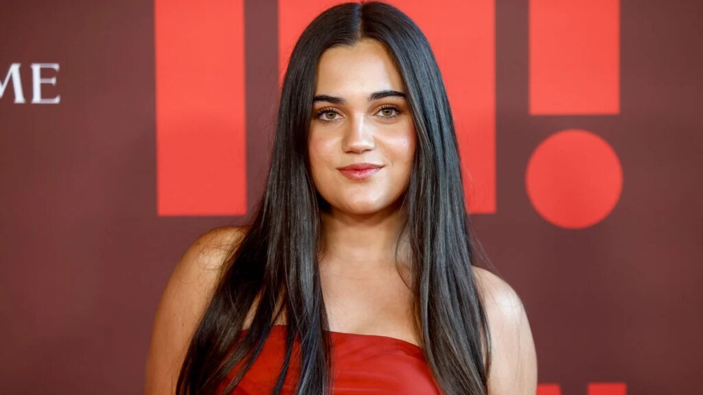 Daniella Bustamante vuelve a posar sola en la alfombra roja y demuestra la mejor lección que ha heredado de Paula Echevarría
