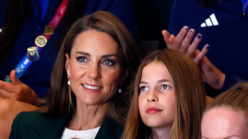 El dulce gesto de Kate Middleton hacia la princesa Charlotte llama la atención durante una inesperada salida a Londres