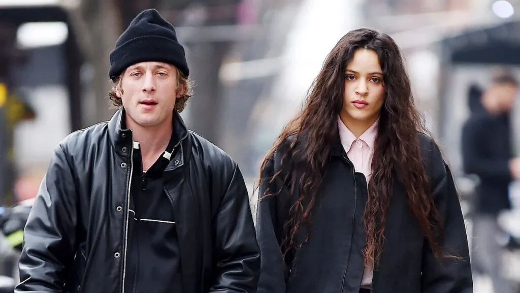 La salida de Rosalía a París la acerca sorprendentemente a su ex Jeremy Allen White