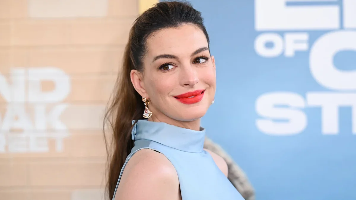 Anne Hathaway cumple hilarantemente su promesa de desaparecer del centro de atención