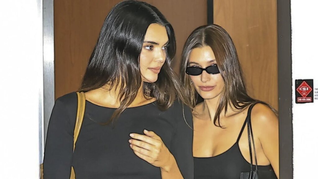 Kendall Jenner y Hailey Bieber adoptan un estilo inspirado en los 90 para una noche de chicas en Los Ángeles