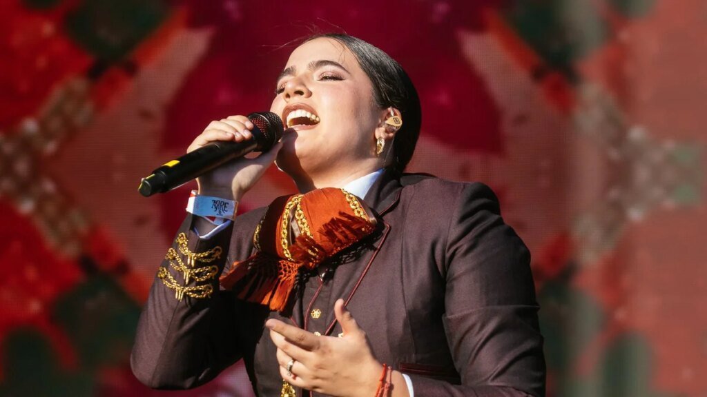 Camila Fernández anuncia su segundo embarazo, en pleno concierto